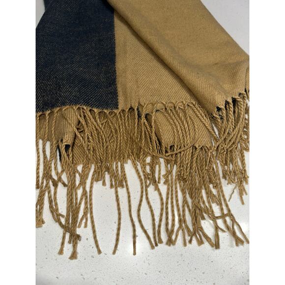 Ann Taylor Loft Kimono Shawl Fringe Color Block One Size NWT
Fall Winter Neutral - Picture 5 of 6